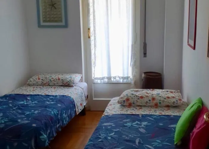 Free Parking And Air Conditioner Apartment